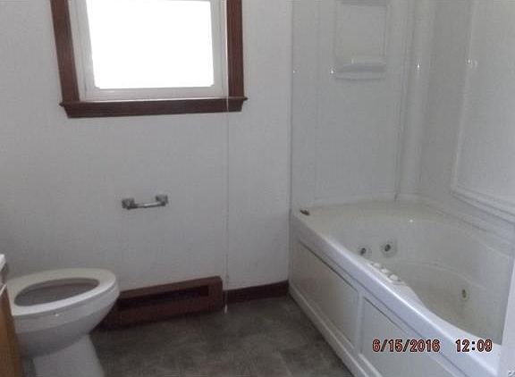 3rd image of 3905 West Dr