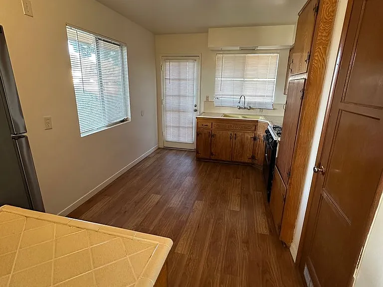 628 E Chapel St #A — Photo 13