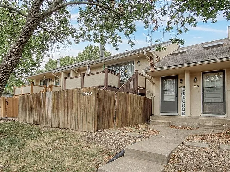 10923 Gillette St — Photo 1