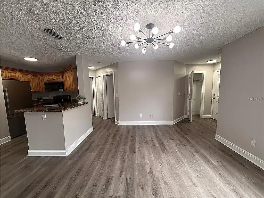 2 bed, 900 sqft, $1,800 — Photo 4