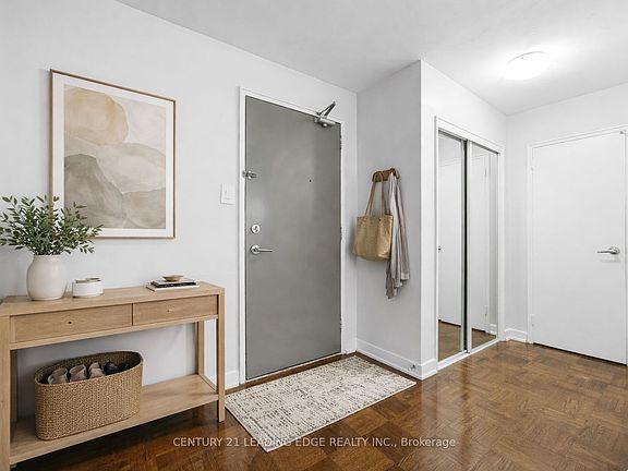 4th image of 103 Avenue Rd #404