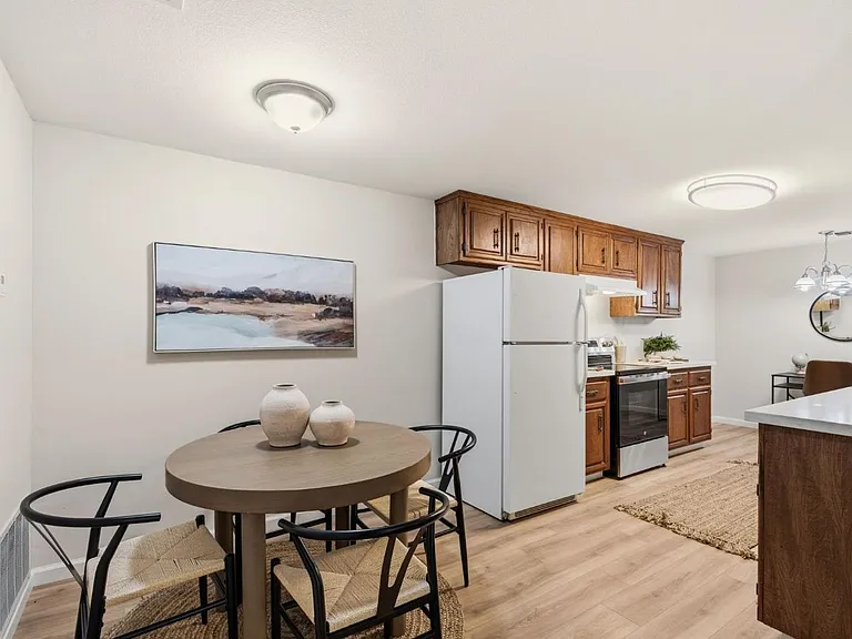 5211 Glide Dr — Photo 4