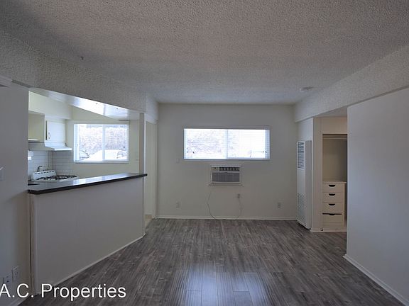 3rd image of 5939 Cedros Ave #7343136