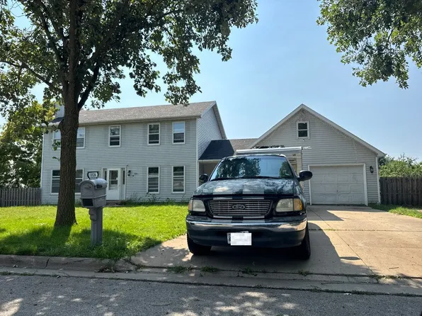 1126 Lena Ln, Green Bay, WI 54311