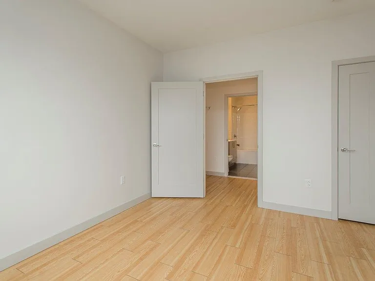 West Square Apartments — Photo 142