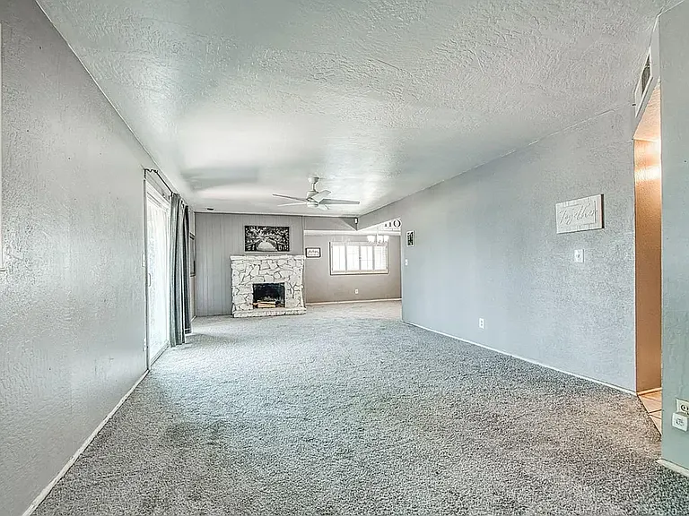327 N 2nd St — Photo 3