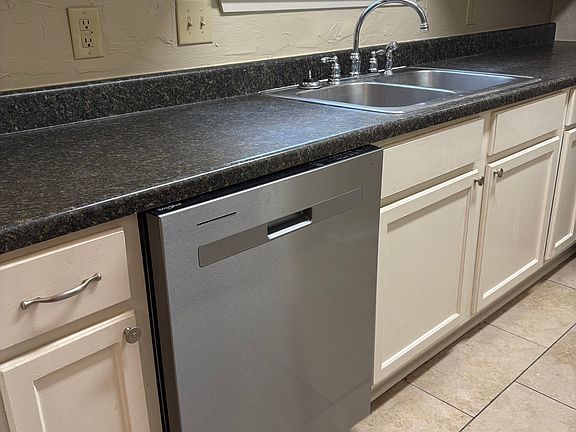 3rd image of 1600 Stanley Dr #101