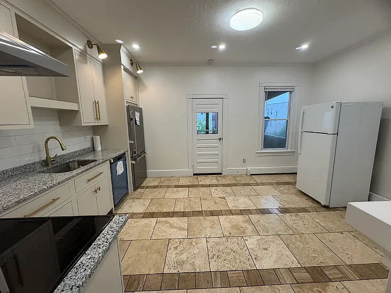 227 Saratoga St #2B — Photo 8