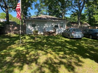 189 Huguenot Dr, Mastic Beach, NY 11951