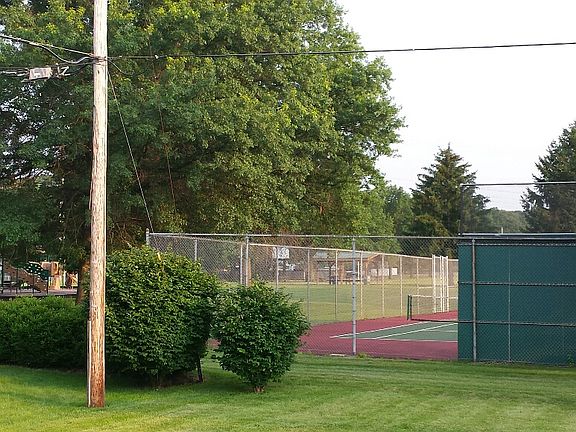 3rd image of 1852 Shasta Dr
