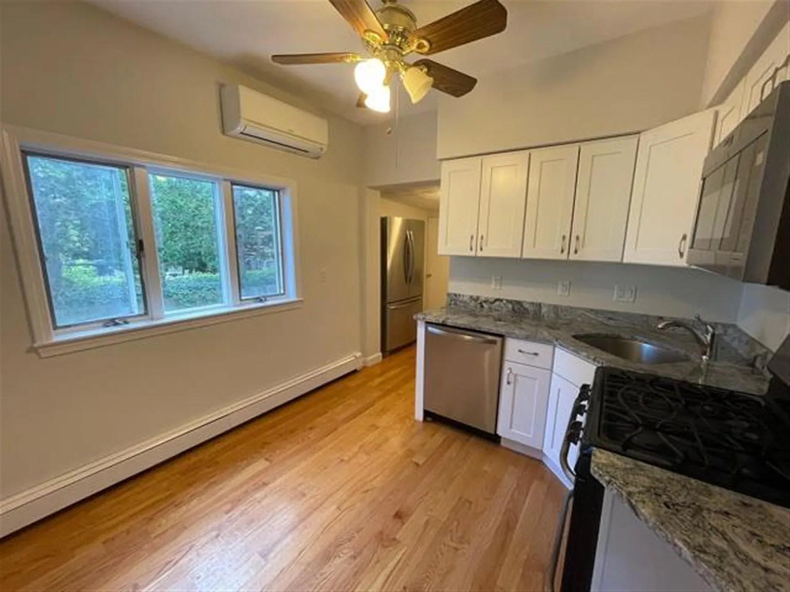 4 bed, $4,000 — Photo 3