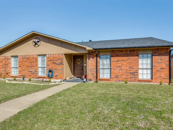 2110 Burrows Trl, Grand Prairie, TX 75052