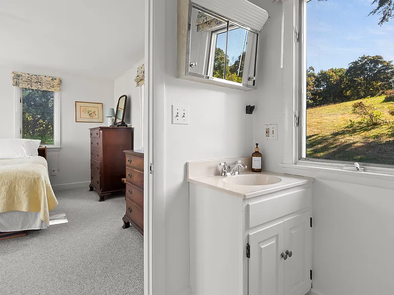En-suite Primary Bathroom