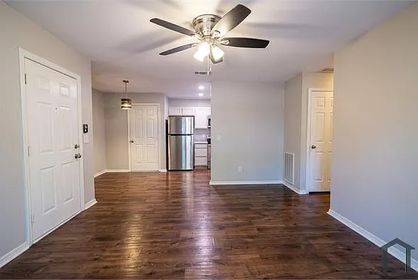 3 bed, $2,600 — Photo 2