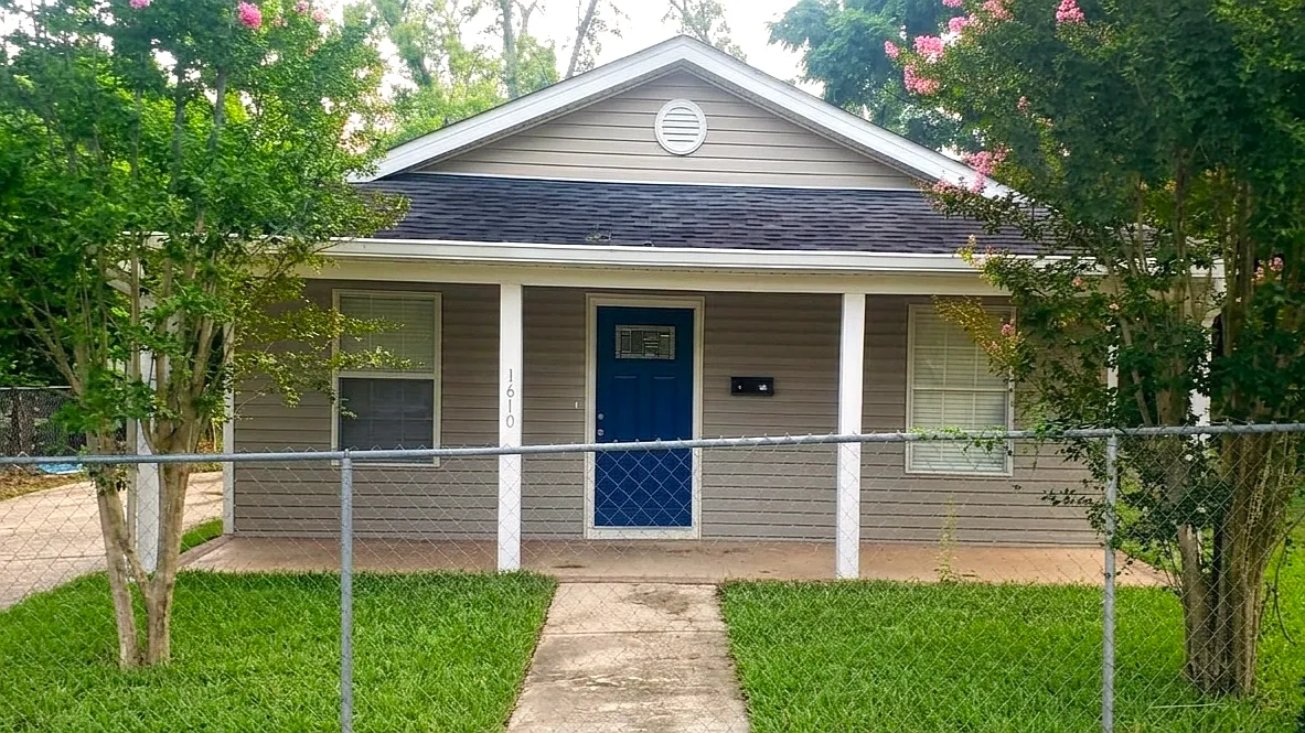 3 bed, 1144 sqft, $1,575 — Photo 1
