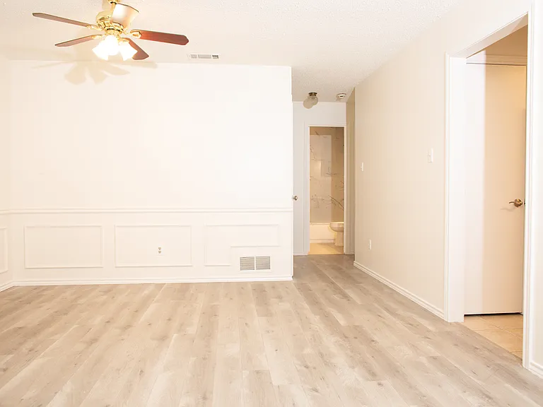 7960 Williams Ave — Photo 6