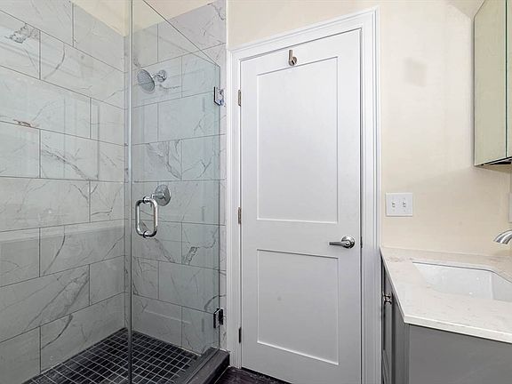 4th image of 76 Stanley Ave #72