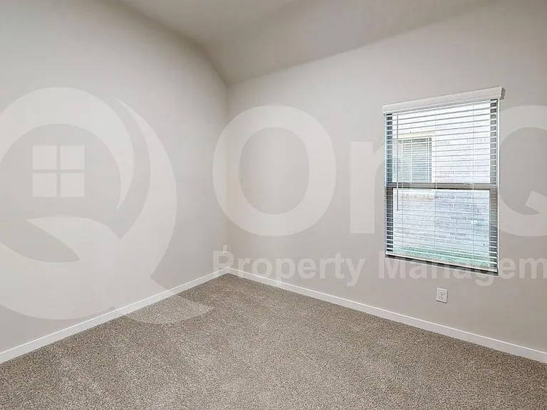 1004 Knox River Dr — Photo 11