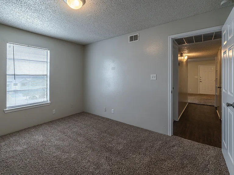 Palisades Park Apartments — Photo 43