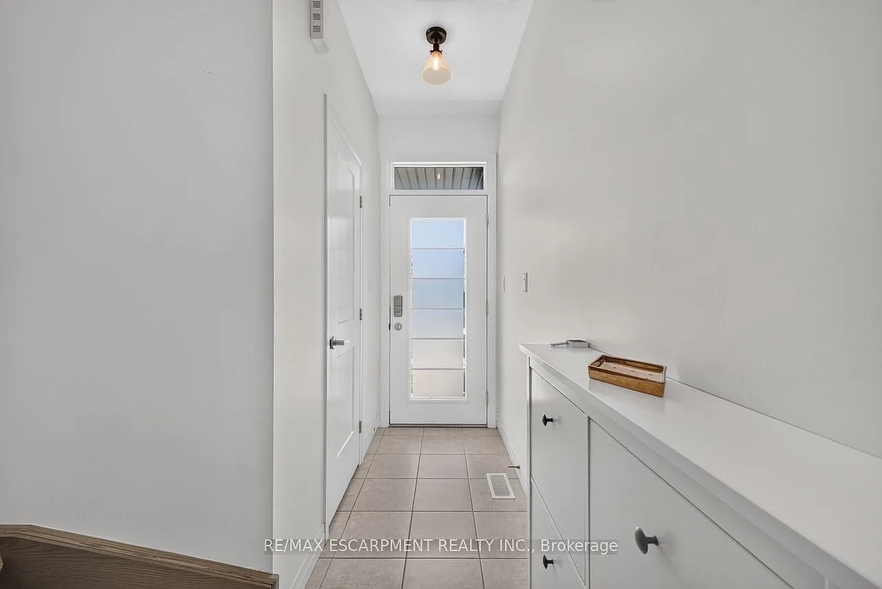 3 bed, $2,699 — Photo 2