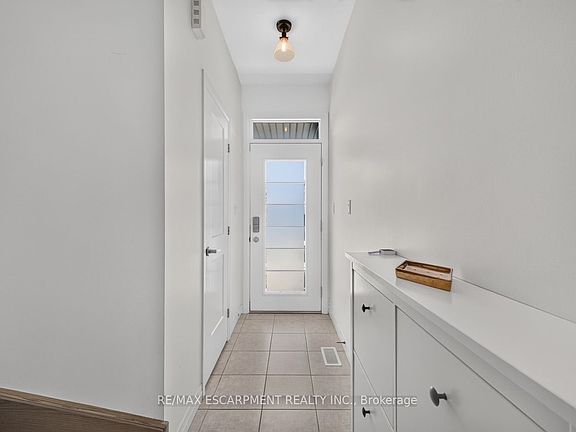 2nd image of 3980 Crown St