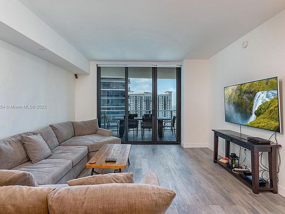 3rd image of 1010 Brickell Ave #3111