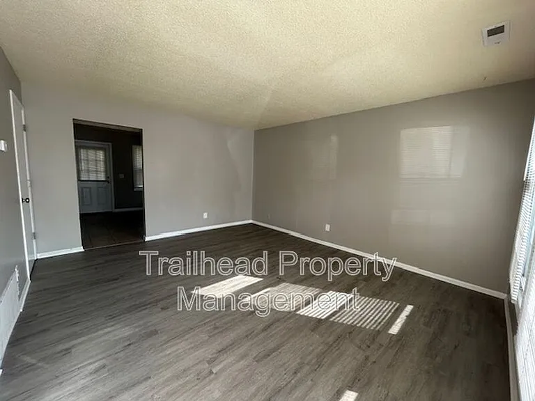 219 N Garrison Ave #4 — Photo 1