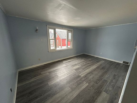 2nd image of 33 Ellwood Pl
