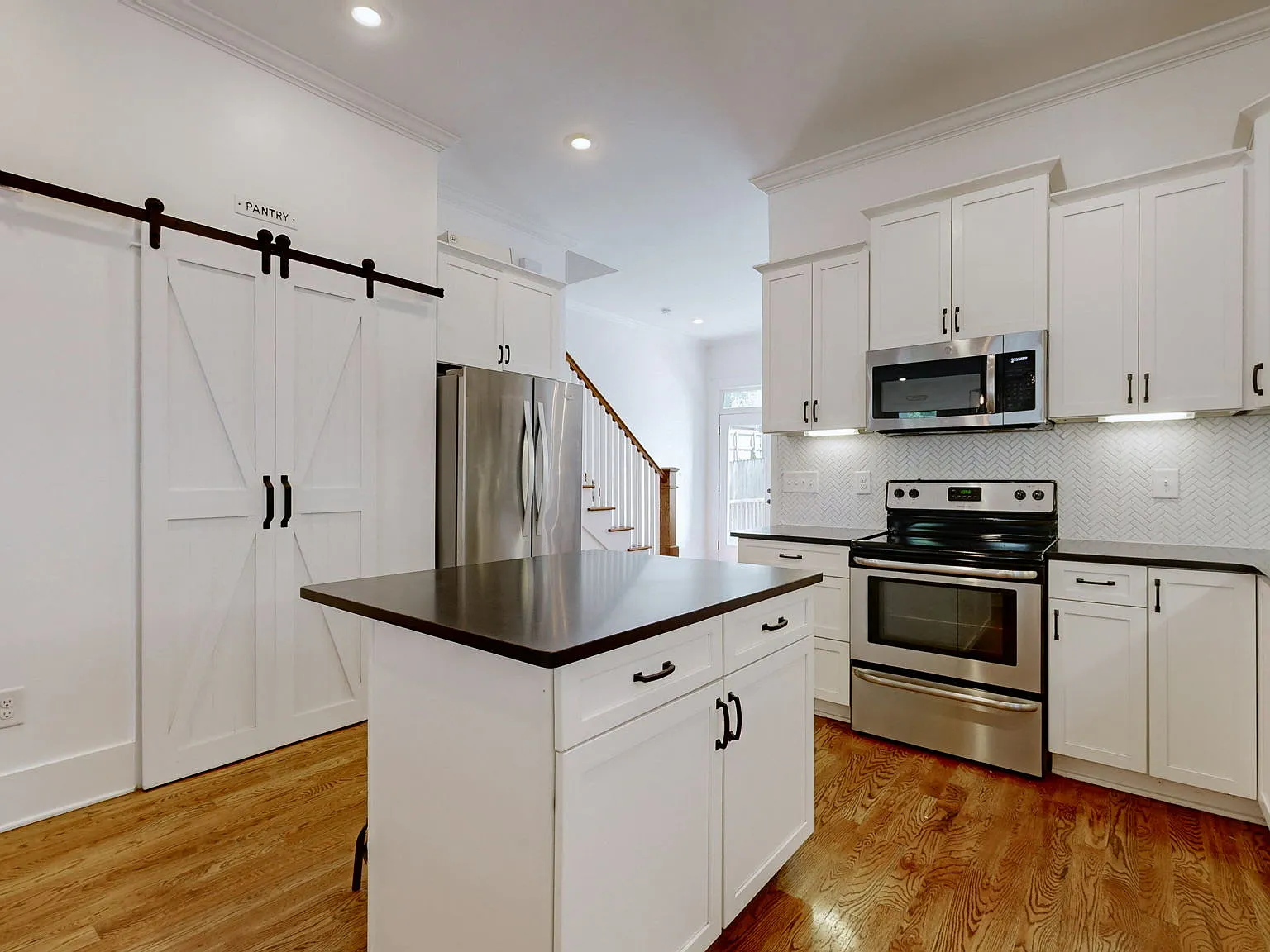 3 bed, 2.5 bath, 2078 sqft, $4,000 — Photo 3