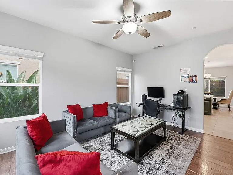 522 Mary Ln — Photo 4