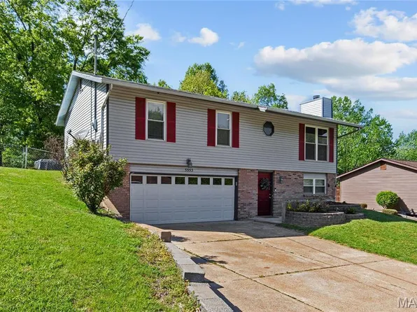 5553 Oak Pointe Dr, Imperial, MO 63052