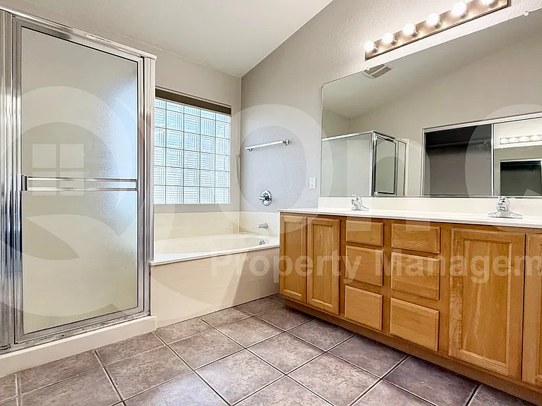 800 N Soho Pl — Photo 19