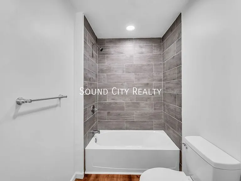 3232 Hinkle Dr — Photo 13