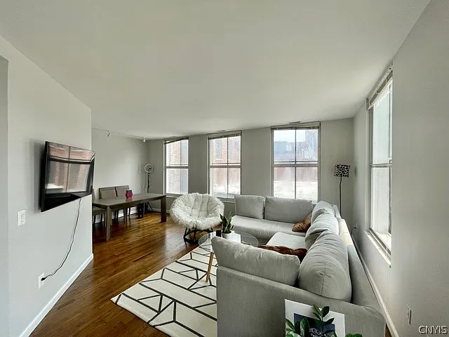 309 S Franklin St — Photo 9