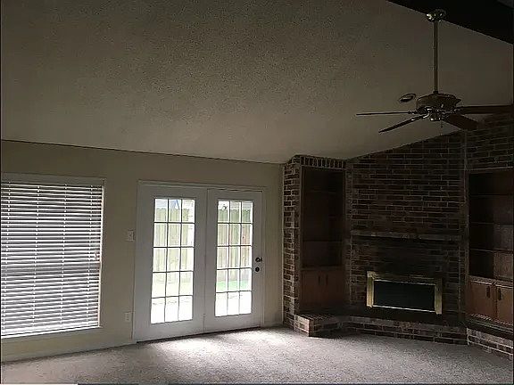 3rd image of 2318 Cambridge Ct N