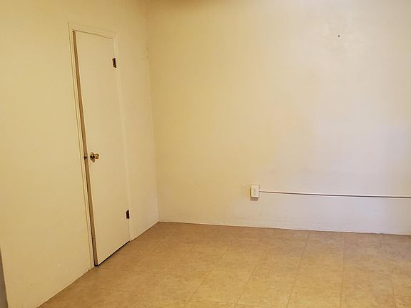 3rd image of 2408 Calle De Santiago