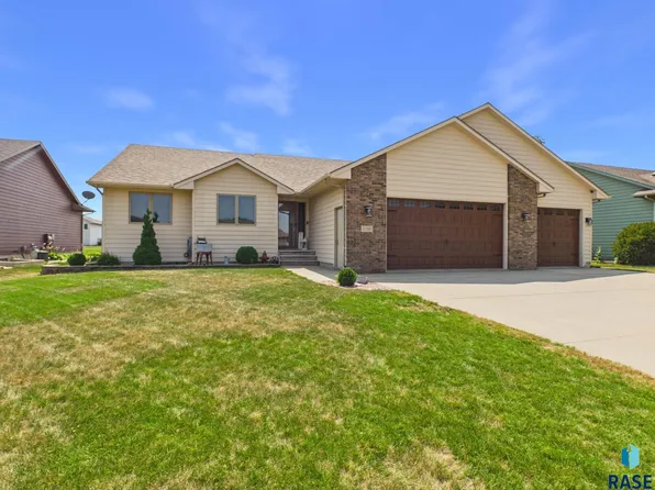 809 E Leslie Dr, Garretson, SD 57030