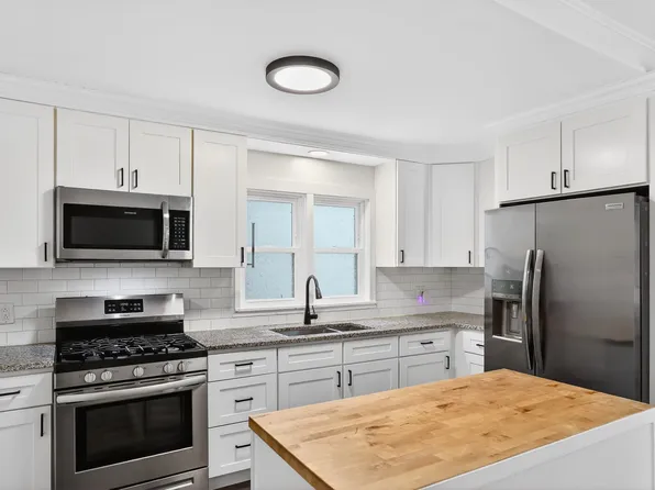 68 Oak St APT 1, Taunton, MA 02780