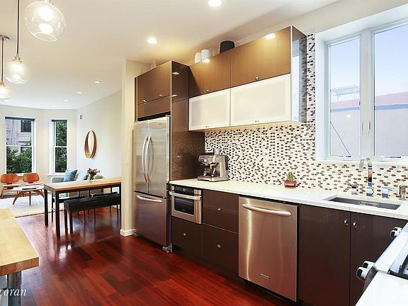 3rd image of 21 Lincoln Pl APT 3