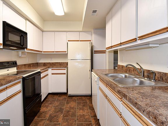 3rd image of 1005 Moorefield Hill Pl SW