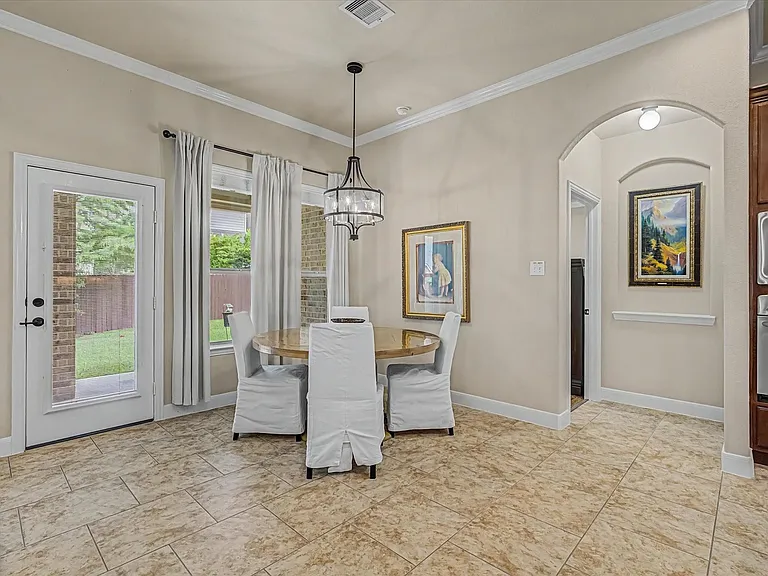 102 N Victoriana Cir — Photo 13