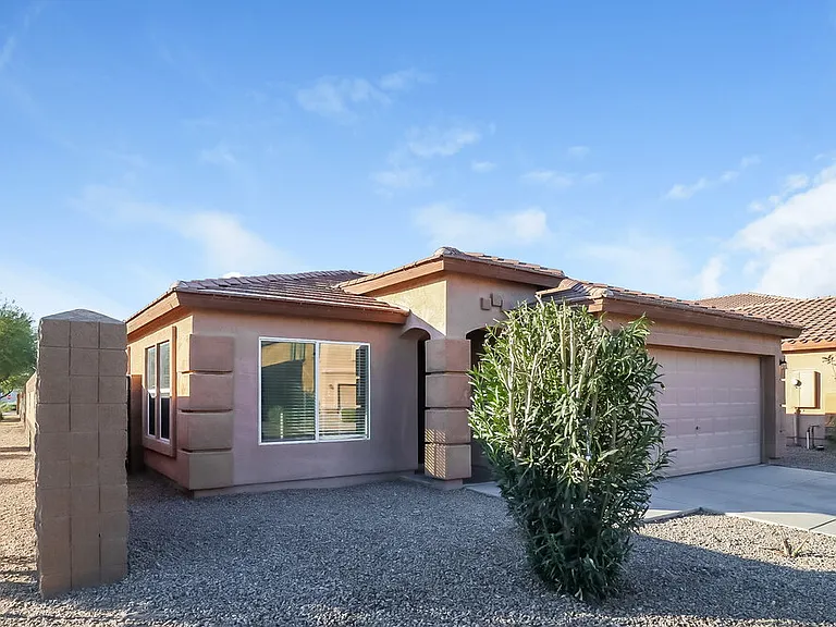 25213 W Cranston Pl — Photo 1