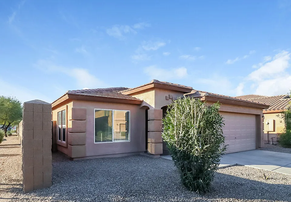 25213 W Cranston Pl