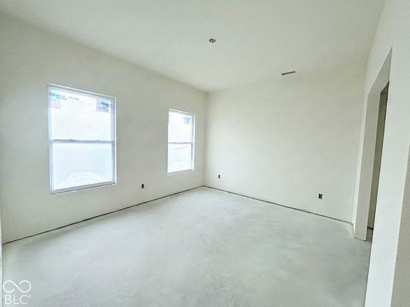 4th image of 6766 Redbud Ln