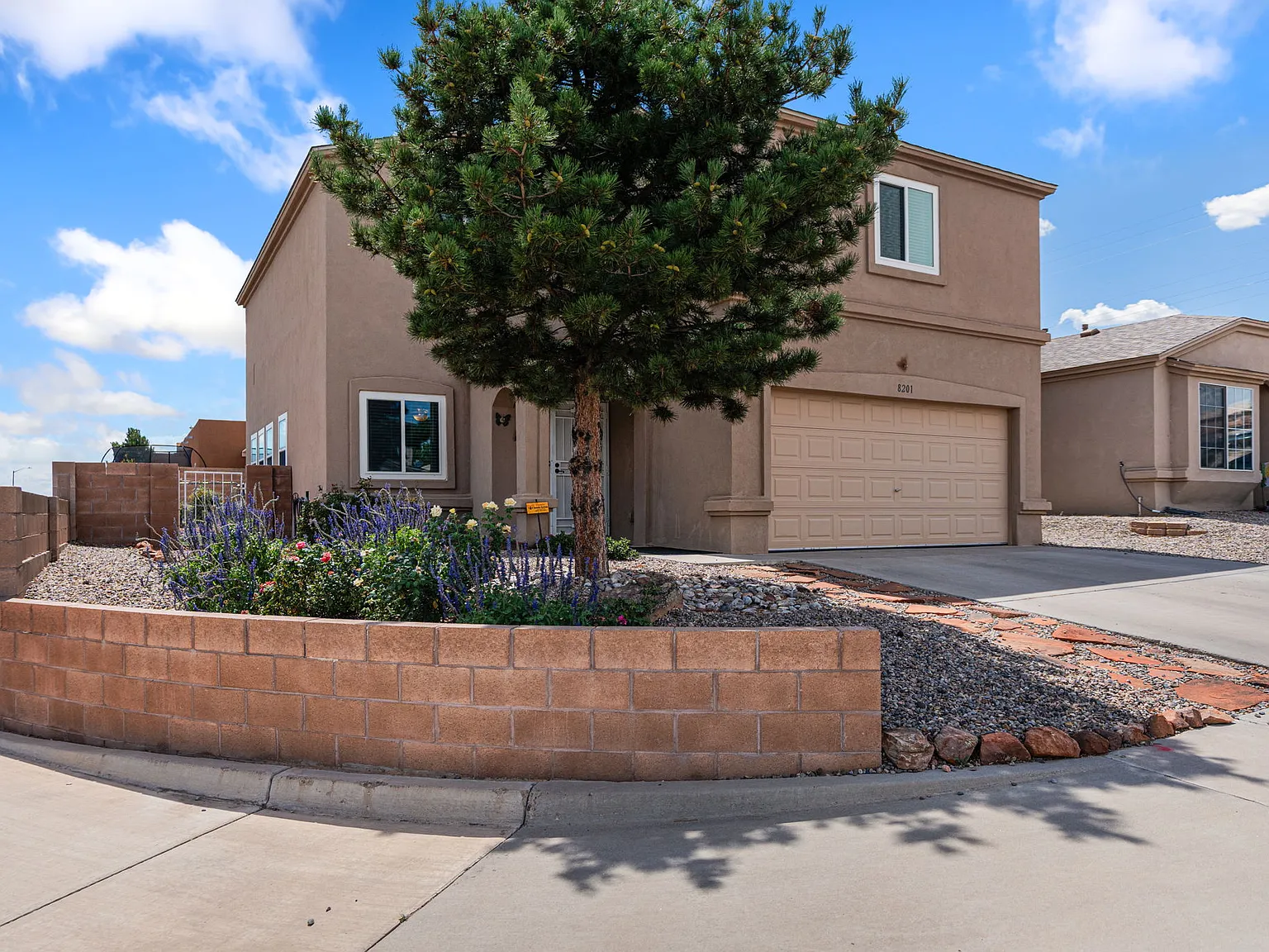 4 bed, 2142 sqft, $2,800 — Photo 3