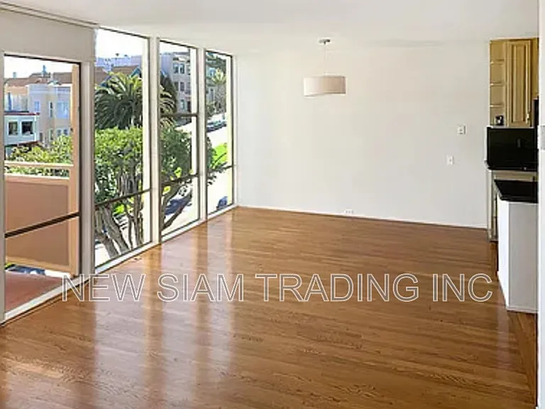 1040 Dolores St — Photo 2