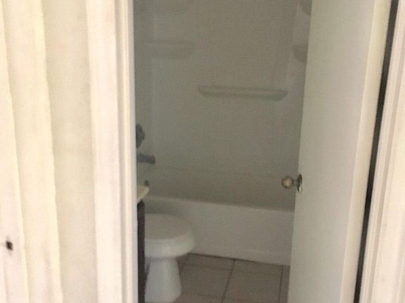 5th image of 325 E Grimes St