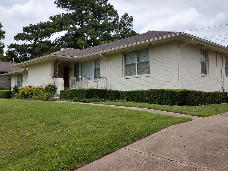 2815 E 36th Pl — Photo 1