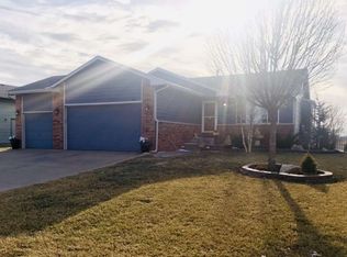 2111 W Schoolhouse St, Haysville, KS 67060