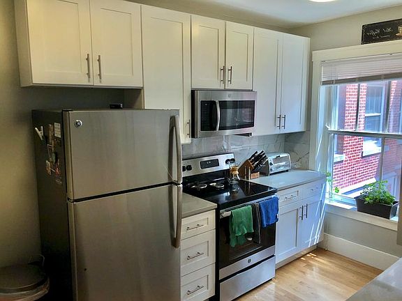 5th image of 4522 N Malden St APT 107